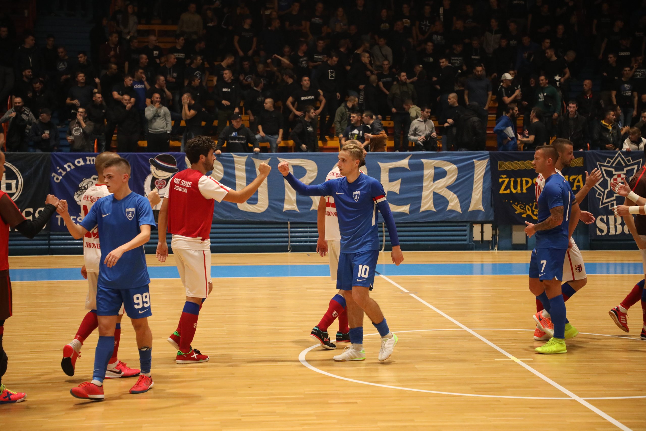 povratak navijača Futsal Dinamo 2