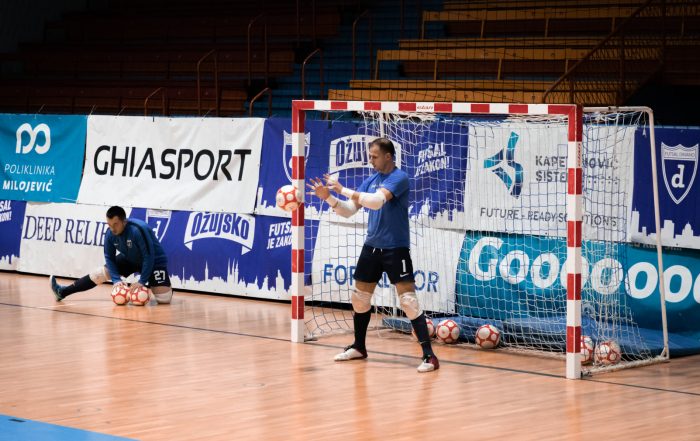 Prometno na dinamovim vratima