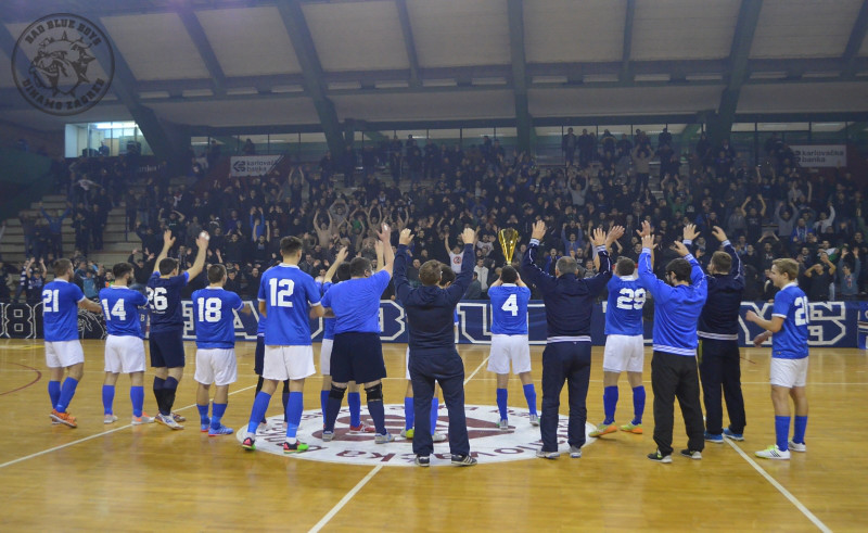 Dinamovi igrači i navijači