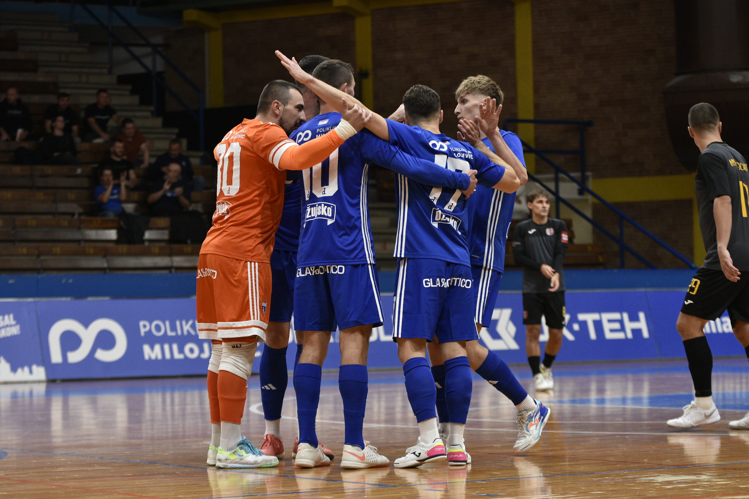 Futsal Dinamo - Square