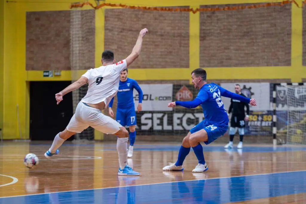 Futsal Dinamo - Crnica